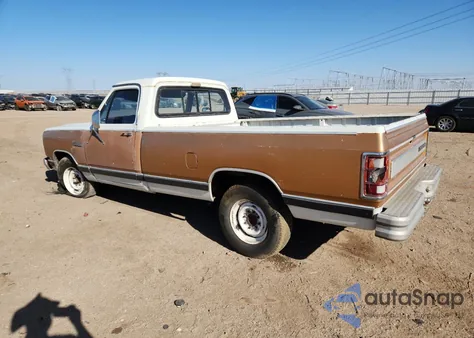 1985 Dodge D-Series D200 z USA, uszkodzony, nr VIN 1B7HD24T2FS659637